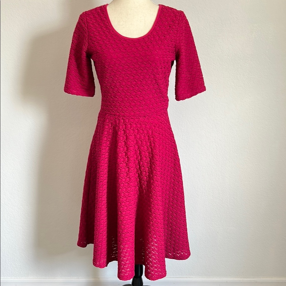Bella Bird Dress Fucshia Textured Retro-Style Knee-Length Stretchy Dress Sz M
